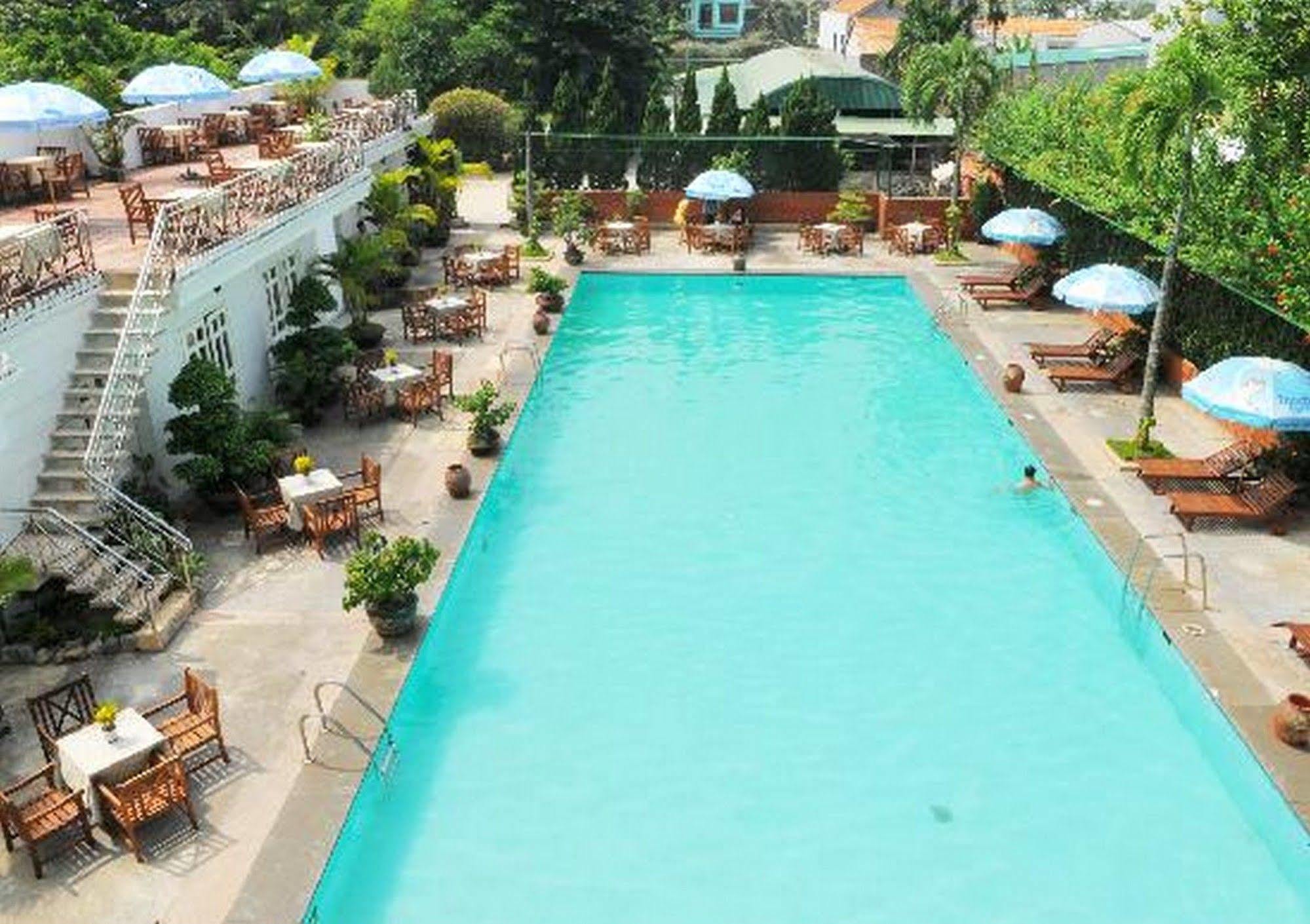 Central Hotel Kuang Ngai Dış mekan fotoğraf