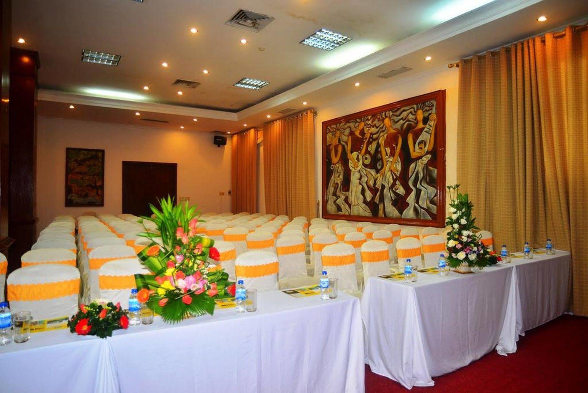 Central Hotel Kuang Ngai Dış mekan fotoğraf
