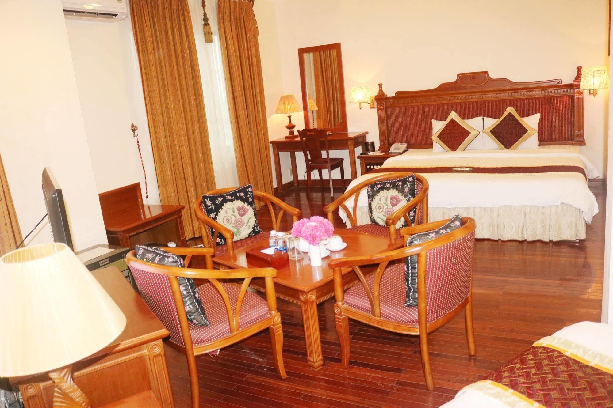 Central Hotel Kuang Ngai Dış mekan fotoğraf