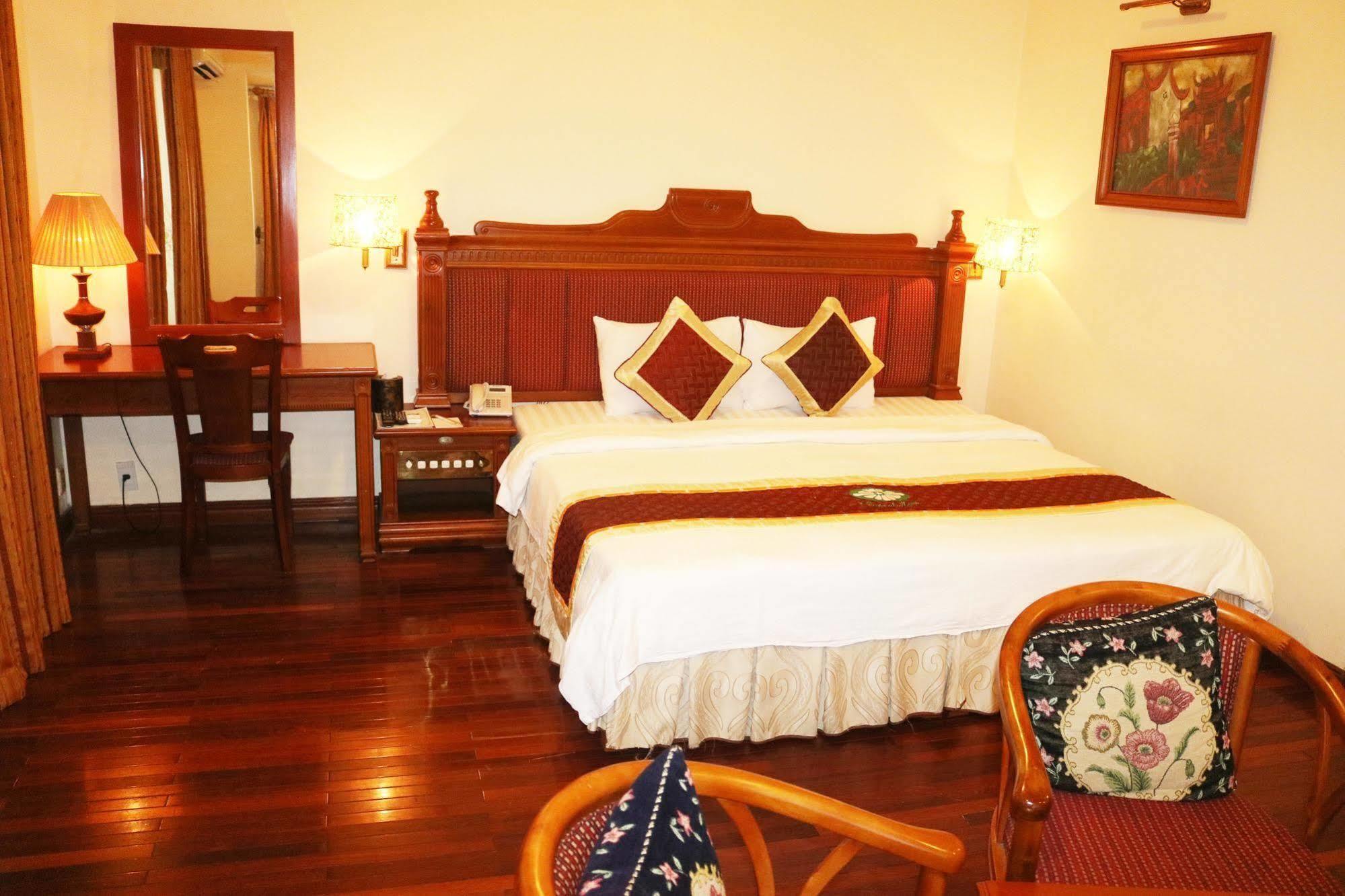Central Hotel Kuang Ngai Dış mekan fotoğraf