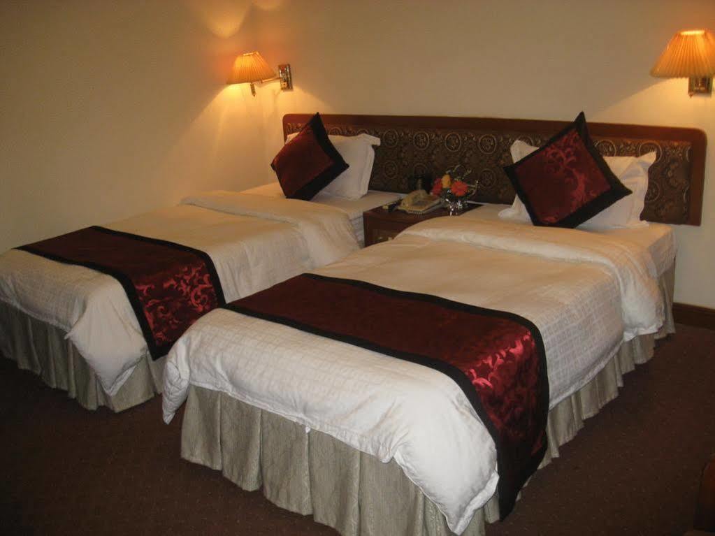 Central Hotel Kuang Ngai Dış mekan fotoğraf
