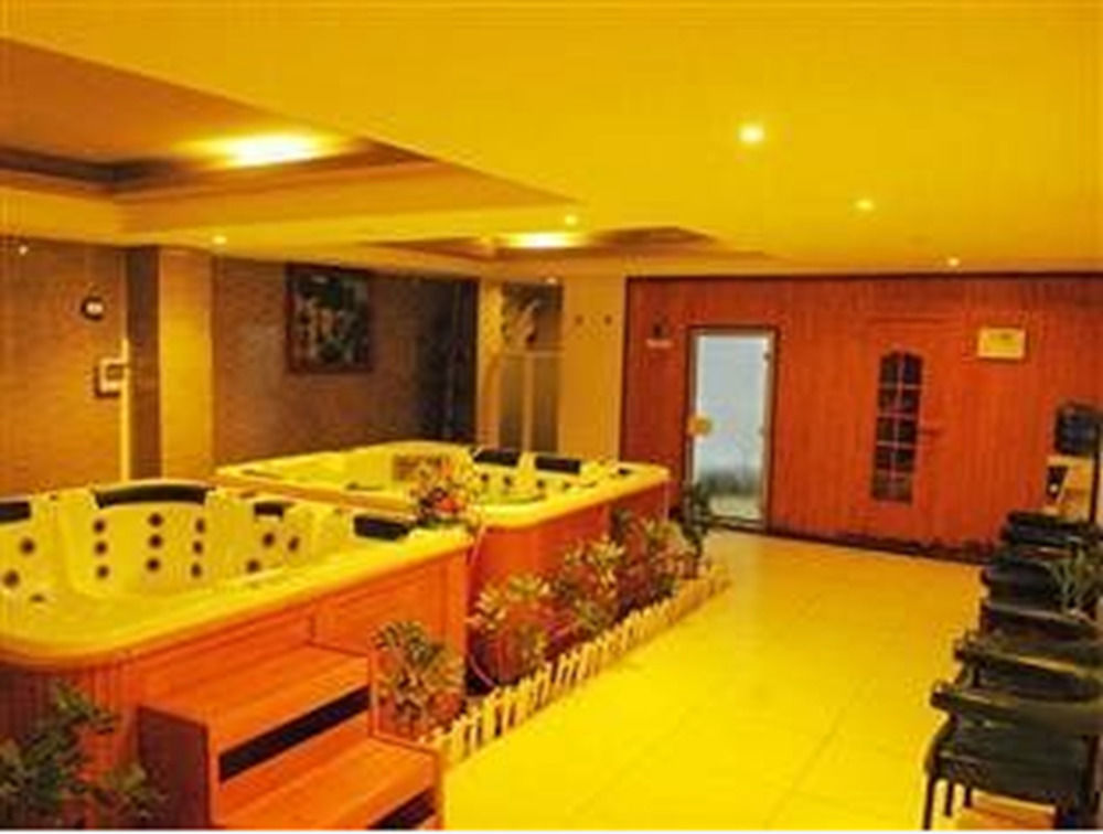 Central Hotel Kuang Ngai Dış mekan fotoğraf